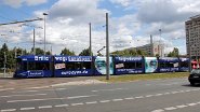 IMG_4842 Werbung die sich über 41,02 m Straßenbahn erstreckt. 41.02 m of advertisment.