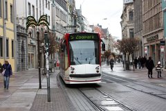 8441_95 Diese 31,5 m langen Fahrzeuge haben eine Kapazität von 155 Personen, davon 70 sitzend. These 31.5 m long vehicles have a crushload of 155, with 70 people...