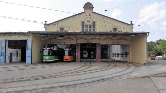 Remise Betriebshof Depot In der Remise / im Betriebshof ist so mancher Schatz zu sehen. At the depot some special trams an be seen.