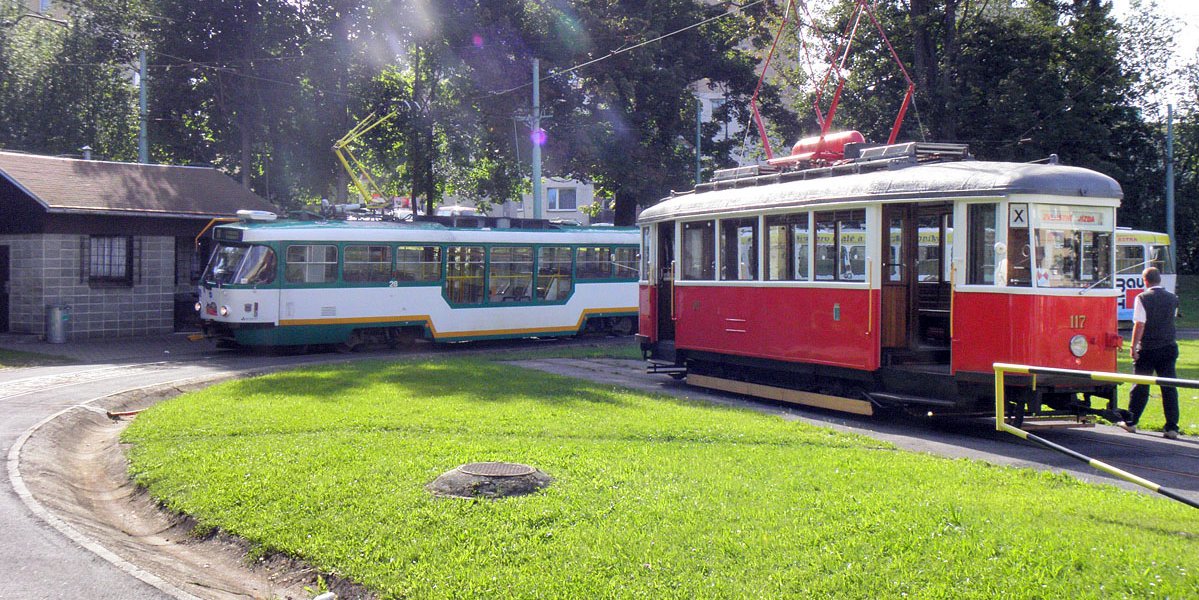 Nostalgie Ein wunderbar aufgearbeiteter historischer Triebwagen. A wonderful renovated historic tram.