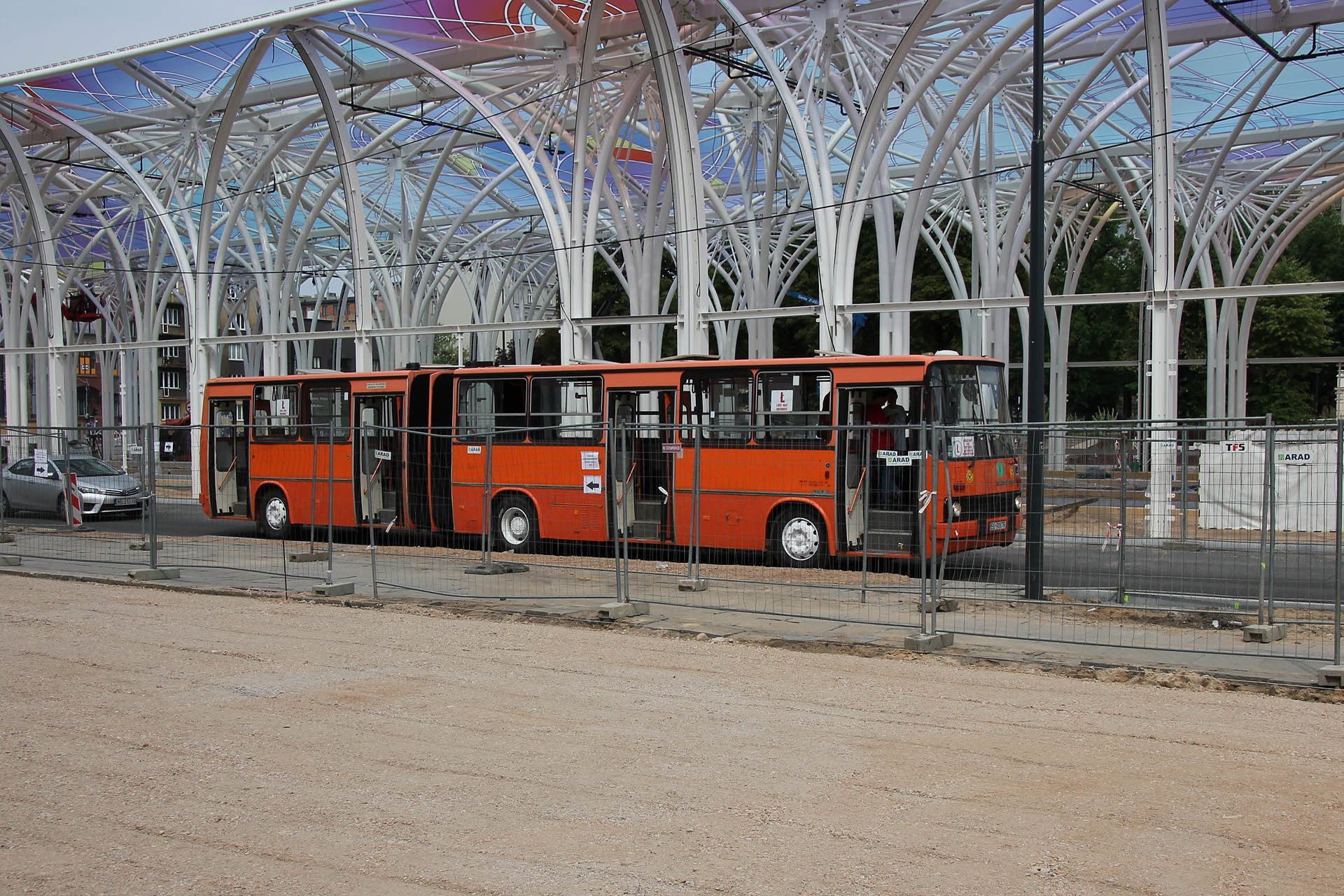 Piotrkowska Centrum Für die Busfreunde: ein Ikarus Bus For the friends of buses: an Ikarus bus