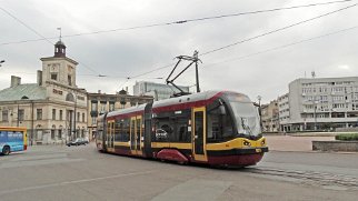 Niederflurstraßenbahnen - low floor trams Seit 2002 sind auch Niederflurfahrzeuge im täglichen Einsatz. Since 2002 also low floor vehicles are in daily service.