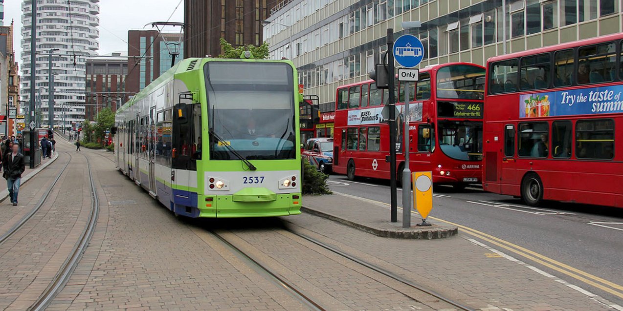 der normale Betrieb daily service Seit 2000 fahren in London wieder Straßenbahnen - und das Angebot wird erweitert. Since 2000 trams can be seen in London...