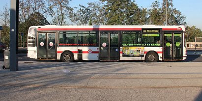 Agora Mit rund 400 Bussen die größte Teilbusflotte Lyons. With round about 400 buses the biggest bus fleet.
