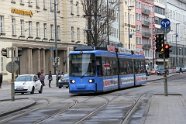 R 2.2b 2133 2009 wurde die Modernisierung von 50 Garnituren der Type R 2.2 beauftragt. In 2009 the contract to modernize some 50 trams of tyoe R 2.2 was signed.
