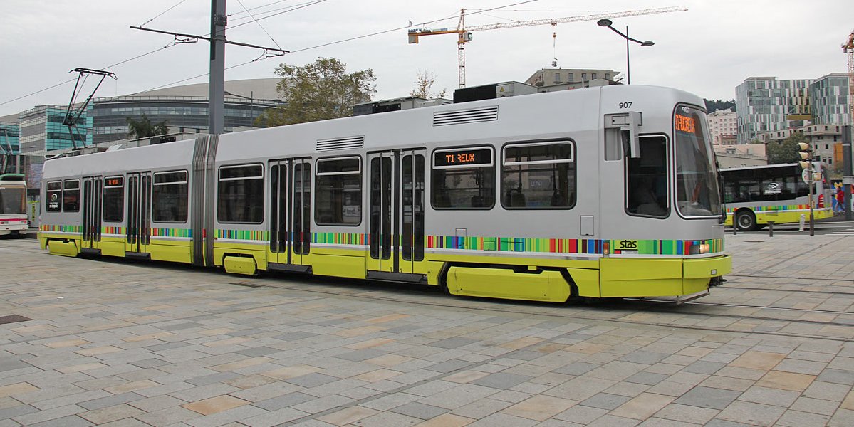 Strassenbahn tram St. Etienne hat ein kompaktes Straßenbahnnetz mit 2 Linien. St. Etienne has a small tramway network consisting of two...