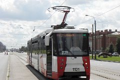 8573_88 Die LWS-2005 sind sechsachsige Straßenbahnen mit einem 60%-igen Niederfluranteil. LWS-2005 trams are six-axle trams with a 60 % low floor part.