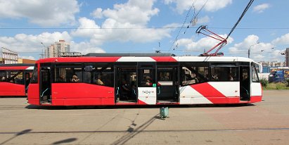 LM-2008 Die modernen vierachsige Niederflurstraßenbahnen faszinieren auch durch ihr Design. These four-asle low floor trams...