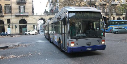 van Hool Van Hool hat 85 Busse nach Turin geliefert. Van Hool delivered some 85 buses to Turin.