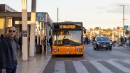 9127_232 Es kommen auch noch Dieselbusse zum Einsatz. Diesel buses are still in use.