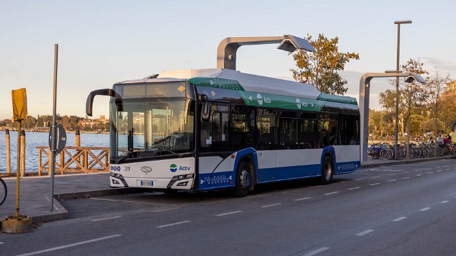 E-Bus Die Azienda del Consorzio Trasporti Veneziano, kurz ACTV genannt, betriebt auch Busse, etliche mit elektrischem Antrieb....