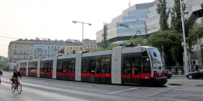 Linie line 5 Die Linie 5 ist 7,8 km lang und verbindet den Westbahnhof mit dem Praterstern. Line 5 is 7.8 km long and runs from...