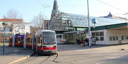 Linie line 9 Die Linie 9 ist 6,2 km lang und fährt vom Westbahnhof nach Gersthof. Linie 9 is 6.2 km long and runs between Westbahnhof...