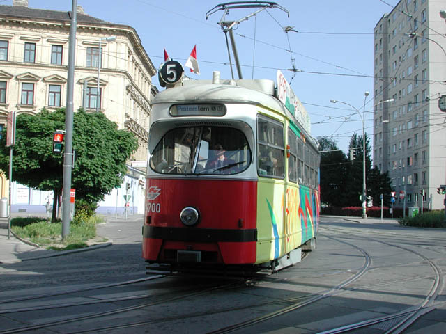 E1 4700