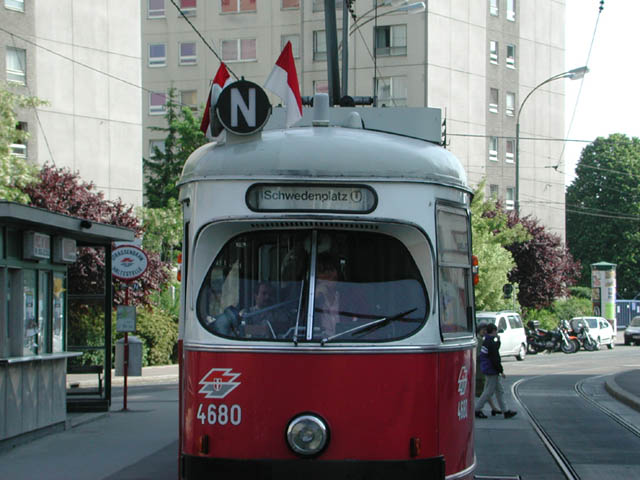 E1 4680