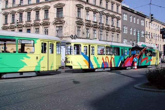 E1 4700