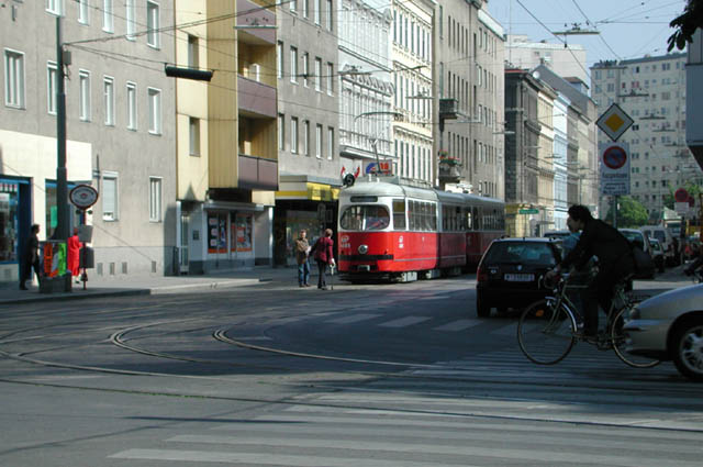 E1 4689