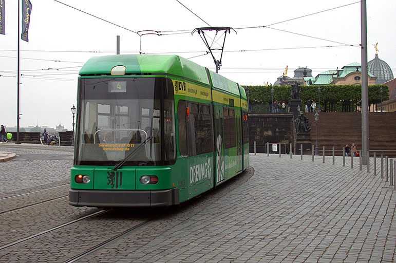 NGT6DD-ER low floor tram