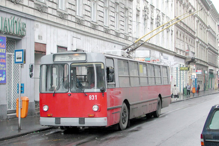 trolley bus 931