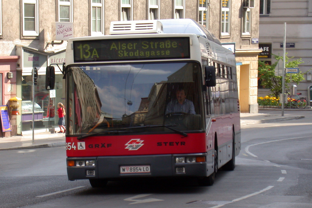 Wien Vienna Bus NL205