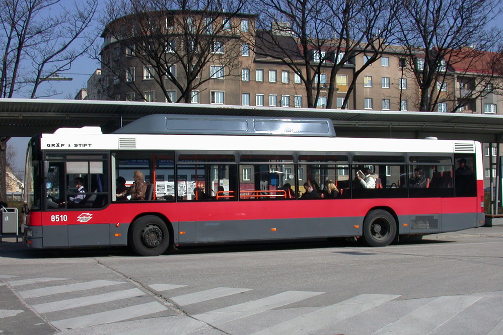 NL243 Bus Wien Vienna Becs Wieden