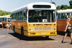 Malta Bus 2000 Bis 2011 wurden die Leistungen von vielen kleinen Busunternehmern erbracht, sprich den Fahrern gehörte der Bus und er kümmerte sich um alles. Till 2011 the...