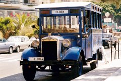 Bus 1921 Einer der ersten Busse auf Malta aus dem Jahr 1921. One of the first buses in Malta from 1921.