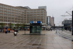 9129_601 Am Alexanderplatz kommen die U-Bahnlinien U2, U5 und U8 zusammen. The underground lines U2, U5 and U8 come together at Alexanderplatz.