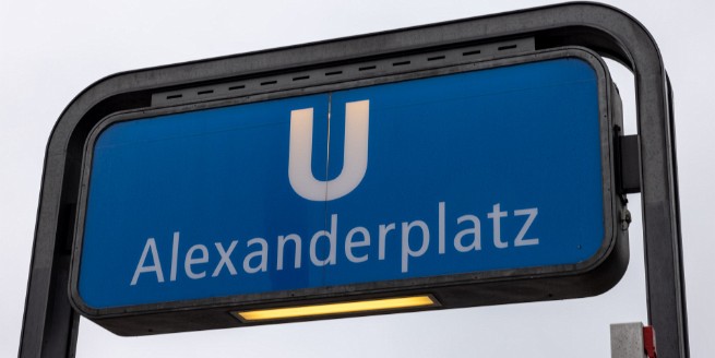 Alexanderplatz Eine wirklich große Umsteigestation. Aber beschränken wir uns auf die U5, die hier von Dezember 1930 bis zum Dezember...