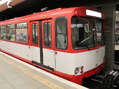 8600_36 Das rot-weiße Farbschema war das erste, und bis 1981 Standard. the red-white livery was standard till 1981.