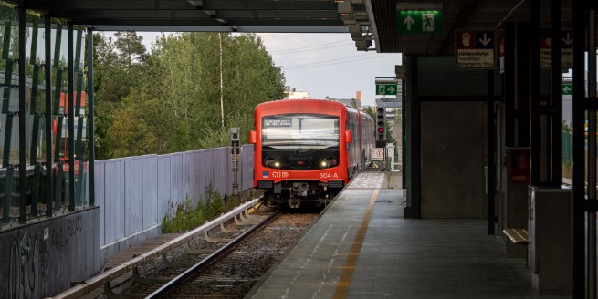 Helsinki 2024 Seit 2017 gibt es zwei Metrolinien, die Fahrzeuge sehen gleich aus wie 2006, sind sauber und gepflegt, eine dritte...