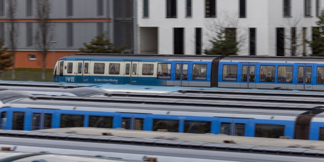 Linie U6 Die U6 ist Münchens älteste U-Bahnlinie und ist heute 27,4 km lang und hat 26 Stationen. Sie fährt zwischen...