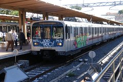 MA200 Zwei MA200 wurden von der Metropolitana 1997 übernommen und modernisiert. Two MA200 trainsets were taken over from Rome underground in 1997 and modernised.