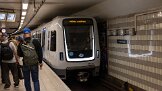 Stockholm_roeda-linjen_tunnelbana_9144_591 Auf der roten Linie kommen Fahrzeuge des Type C30, Movia von Alstom (ex Bombardier) zum Einsatz. Vehicles of the C30 type, manufactured by Alstom (formerly...