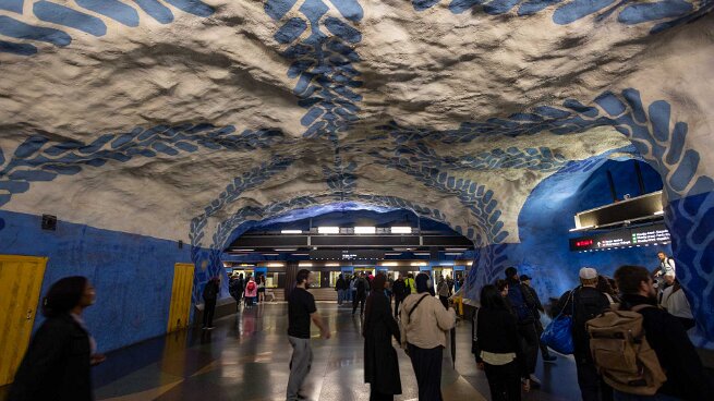 blaue Linie - blue line Die blaue Linie besteht aus den Linien 10 und 11 und hat eine Gesamtlänge von 25,5 km. Sie führt vom Nordwesten in das...