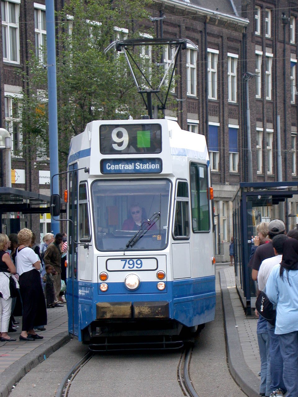 9G 799 Ein Bild aus dem Jahre 2003, dieser Straßenbahntyp ist mittlerweile seit 2015 ausgeschieden. A pic from 2003, this type was withdrawn from service in 2015.