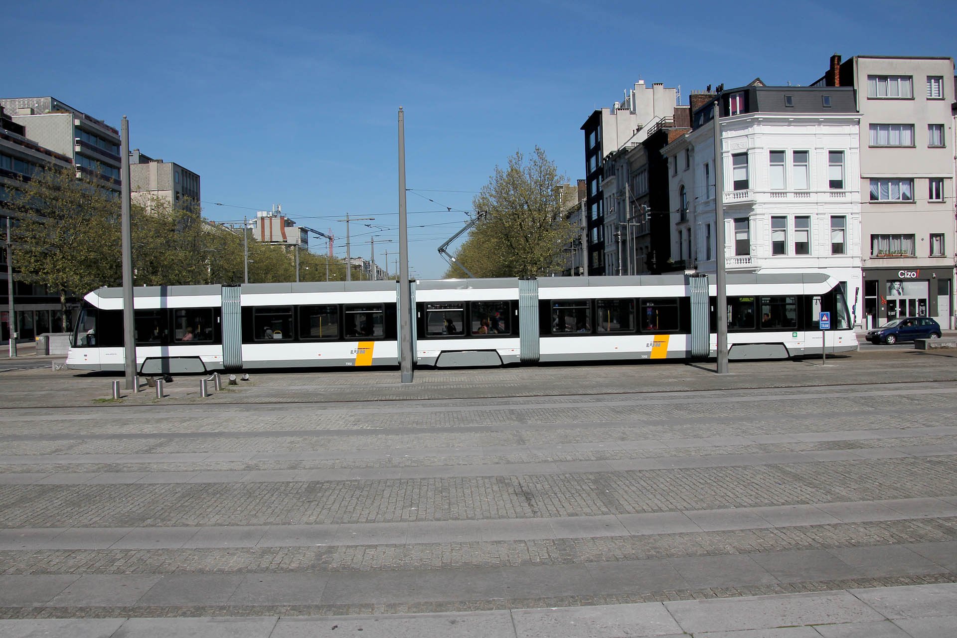 Flexity Outlook2 7312 Fünf Teile, 31,8 m Länge und 2,3 m Breite. Five Sections, 31.8 m long and 2.3 m wide.