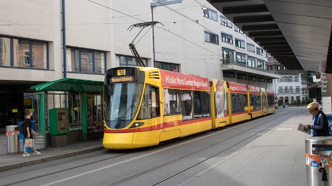 BLT - Baselland Transport AG In Basel fährt mit der BLT eine zweiter Betrieb Straßenbahn. Dieser hat seine Flotte mit Stadler Tangos modernisiert. In...