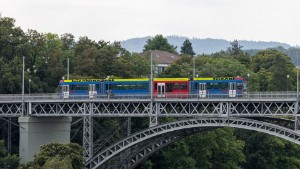 Linie 6 Die als Schindler Tram 2000 gebauten Fahrzeuge wurden 2010 um einen niederflurigen Mittelteil erweitert und fahren heute...