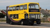 8941_05 Einer der Doppeldeckerbusse, die 2016 in Blackpool unterwegs waren. One of the double-deckers which wes saw in Blackpool in 2016.