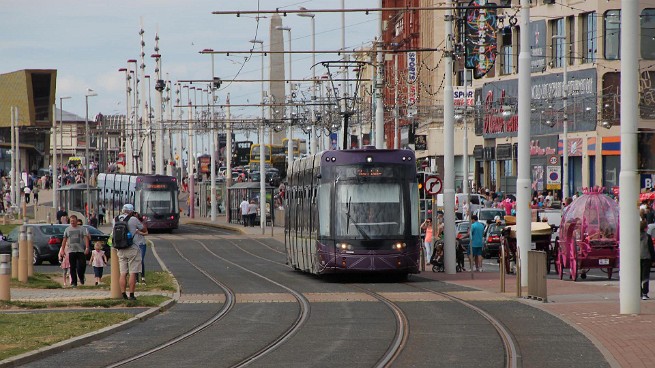 Straßenbahn - tramway Die Stadt an der Irischen See hat ein 17,7 km langes normalspuriges Straßenbahnnetz, auf dem neben den Flexity 2 auch...