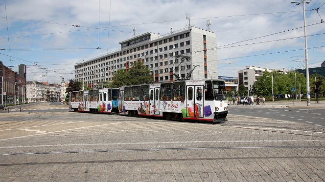 Konstal 105Na Von dieser weitverbreiteten Straßenbahntype kamen 350 nach Breslau. Some 350 trams of this famous polish tram type came...