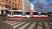 9128_450 Die Straßenbahnen sind 21,75 m lang und 2,56 m breit. The trams are 21.75m long and 2.56m wide.