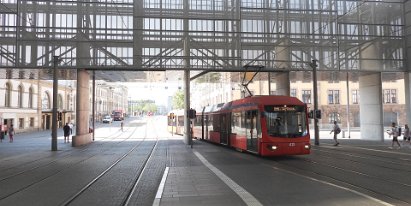 6NGT-LDZ City-Bahn Sechs Fahrzeuge, mit den Nummern 411-416, sind bei der City-Bahn unterwegs, seit 2001 im Einsatz, unterlaufen gerade...