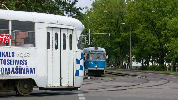 Daugavpils 2004 2004, der Wagenpark ist von den RVZ6 geprägt, zur Erneuerung wurden zwölf T4DC aus Schwerin beschafft und die KTM-5 mit...