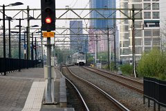 RSG3 Laan van NOI Laan van NOI: Die für Stromschiene und Oberleitung ausgestattete Garnitur strebt der Endstelle Den Haag Centraal entgegen. Laan van NOI: This trianset, equipped...