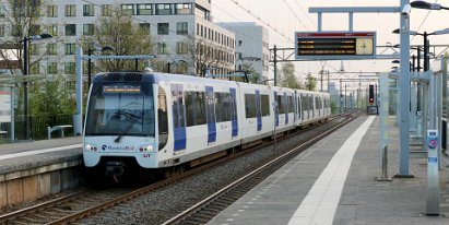 RSG3 Die Linie E (Erasmuslijn) ist eine U-Bahn und fährt bis Rotterdam. Line E (Erasmuslijn) is a metro and runs to...