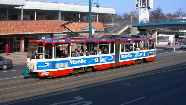 Tram 2004 29 Tatra KT4Dm und 8 Adtranz GT6M waren 2004 im Bestand der Stadtverkehrsgesellschaft mbH Frankfurt (Oder). Hier ein...