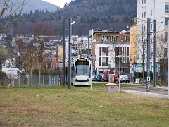 Combino Advanced 284 Innsbrucker Straße Einfahrt in die Schleife der Endstelle Innsbrucker Platz. Running into the loop at Innsbrucker Platz terminus.