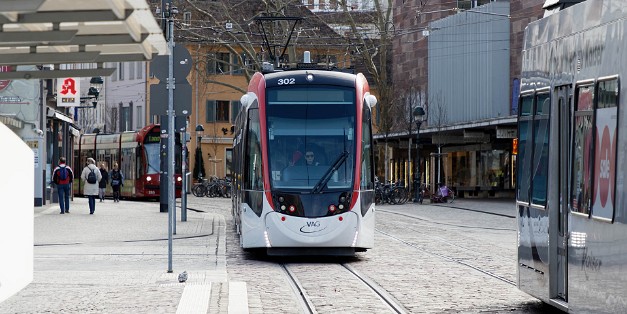 CAF Urbos 12 Urbos fahren in Freiburg, niederflurig und modern. Twelve type Urbos tram are in service in Freiburg, low floor and...